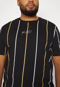 YOURTURN SIGNATURE TEE UNISEX - T-shirt Print 9 YOURTURN SIGNATURE TEE UNISEX - T-shirt Print -Yourturn Verkoopwinkel 05fbdeb2d6294ee8b04ef7d09615594b