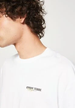 YOURTURN T-Shirt Print - White -Yourturn Verkoopwinkel 16f638744d6d42cd9d3efba1689c3994