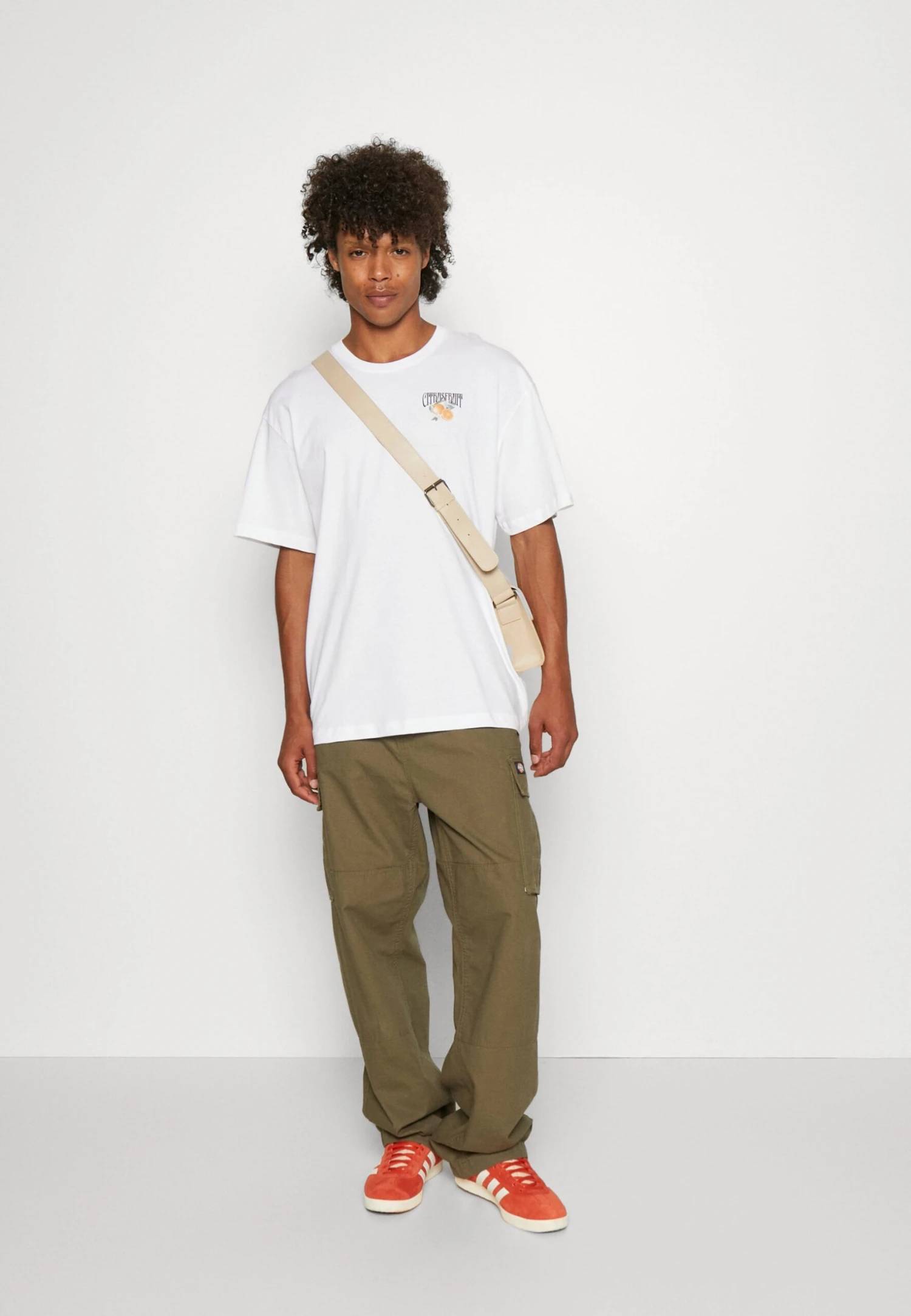 YOURTURN Orange Fruit Graphic Tee- T-Shirt Print - White 2 YOURTURN Orange Fruit Graphic Tee- T-Shirt Print - White - Afbeelding 2