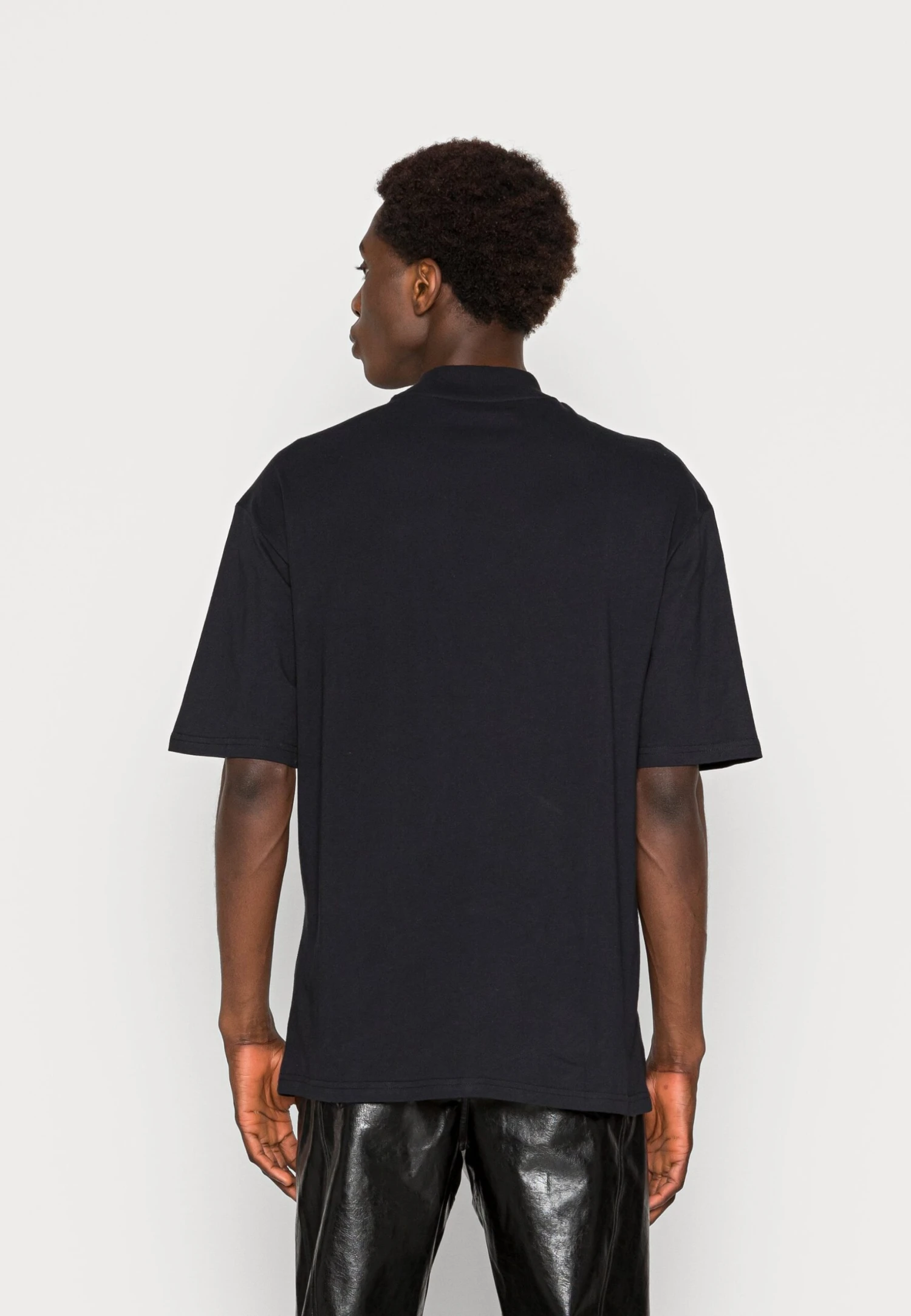 YOURTURN Unisex - T-Shirt Print -Black 3 YOURTURN Unisex - T-Shirt Print -Black - Afbeelding 3