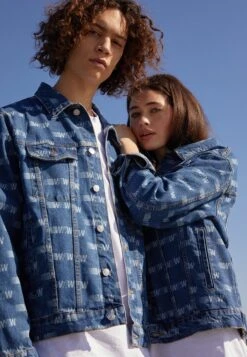 YOURTURN Wincent Weiss Unisex - Spijkerjas - Blue Denim 10 YOURTURN Wincent Weiss Unisex - Spijkerjas - Blue Denim -Yourturn Verkoopwinkel 2faddb5b7cd94ab289accdf12a466db0