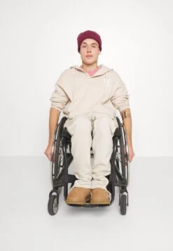 YOURTURN Trainingsbroek - Beige 14 YOURTURN Trainingsbroek - Beige -Yourturn Verkoopwinkel 30a4bc65601f4a879bbe26118d38de02