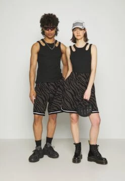 YOURTURN Unisex - Shorts - Dark Grey 7 YOURTURN Unisex - Shorts - Dark Grey -Yourturn Verkoopwinkel 392bcd904a87469cbe980a6bdb1adb70