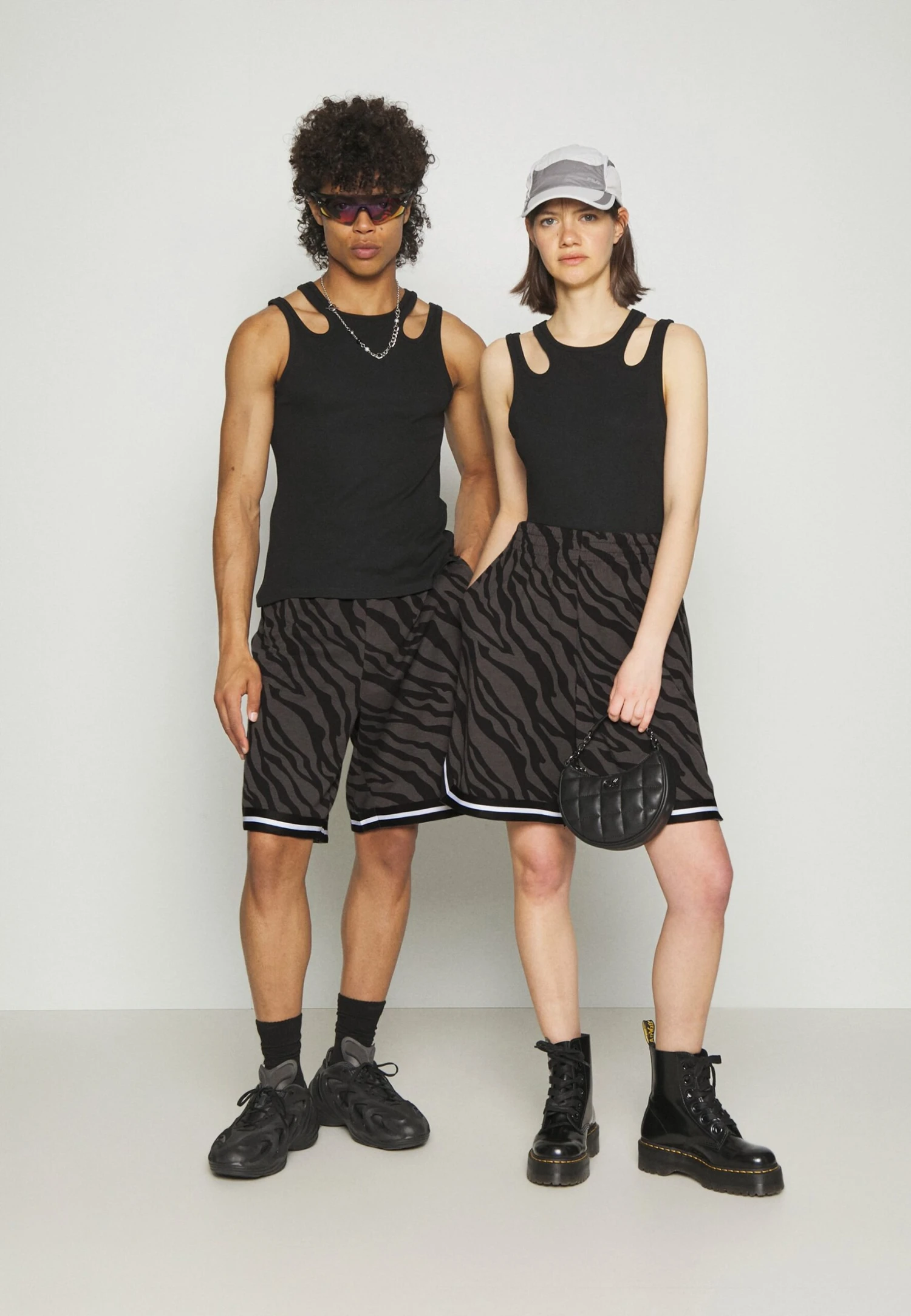 YOURTURN Unisex - Shorts - Dark Grey 2 YOURTURN Unisex - Shorts - Dark Grey - Afbeelding 2