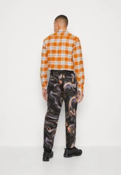 YOURTURN Phluid Unisex - Relaxed Fit Jeans - Black Denim -Yourturn Verkoopwinkel 4bc69e668d3e4e9183aebe8ece2004ad