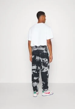 YOURTURN Unisex Moonwash Unisex - Relaxed Fit Jeans - Black -Yourturn Verkoopwinkel 6685994947d04f7eaa89ae453bbefd9f