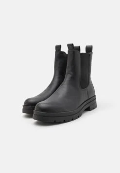 YOURTURN Korte Laarzen - Black -Yourturn Verkoopwinkel 71a40d19c9a34ac3a47b14f93dc298e8