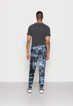 YOURTURN Monochrome Tie Dye Jogger Unisex - Trainingsbroek - Black/Off White 7 YOURTURN Monochrome Tie Dye Jogger Unisex - Trainingsbroek - Black/Off White -Yourturn Verkoopwinkel 7793c33a8ea44501a122fcabc111a020