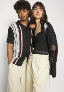 YOURTURN Genderless Parachute - Shorts - White -Yourturn Verkoopwinkel 834f1f83f56e4019a779e61f5e6b9f84