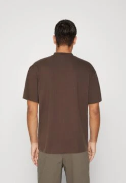 YOURTURN Unisex - T-Shirt Print - Brown 8 YOURTURN Unisex - T-Shirt Print - Brown -Yourturn Verkoopwinkel 83d34202114a4bb3a0a4c8d1b9a736b1