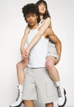 YOURTURN Unisex - Shorts - Light Grey 10 YOURTURN Unisex - Shorts - Light Grey -Yourturn Verkoopwinkel 85d9b741d2b249b68f2e49464d4e5111