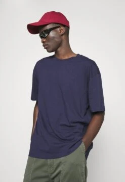 YOURTURN Unisex - T-Shirt Print - Dark Blue -Yourturn Verkoopwinkel 8cdb24fa80d34ce385a965b0fddfd54b