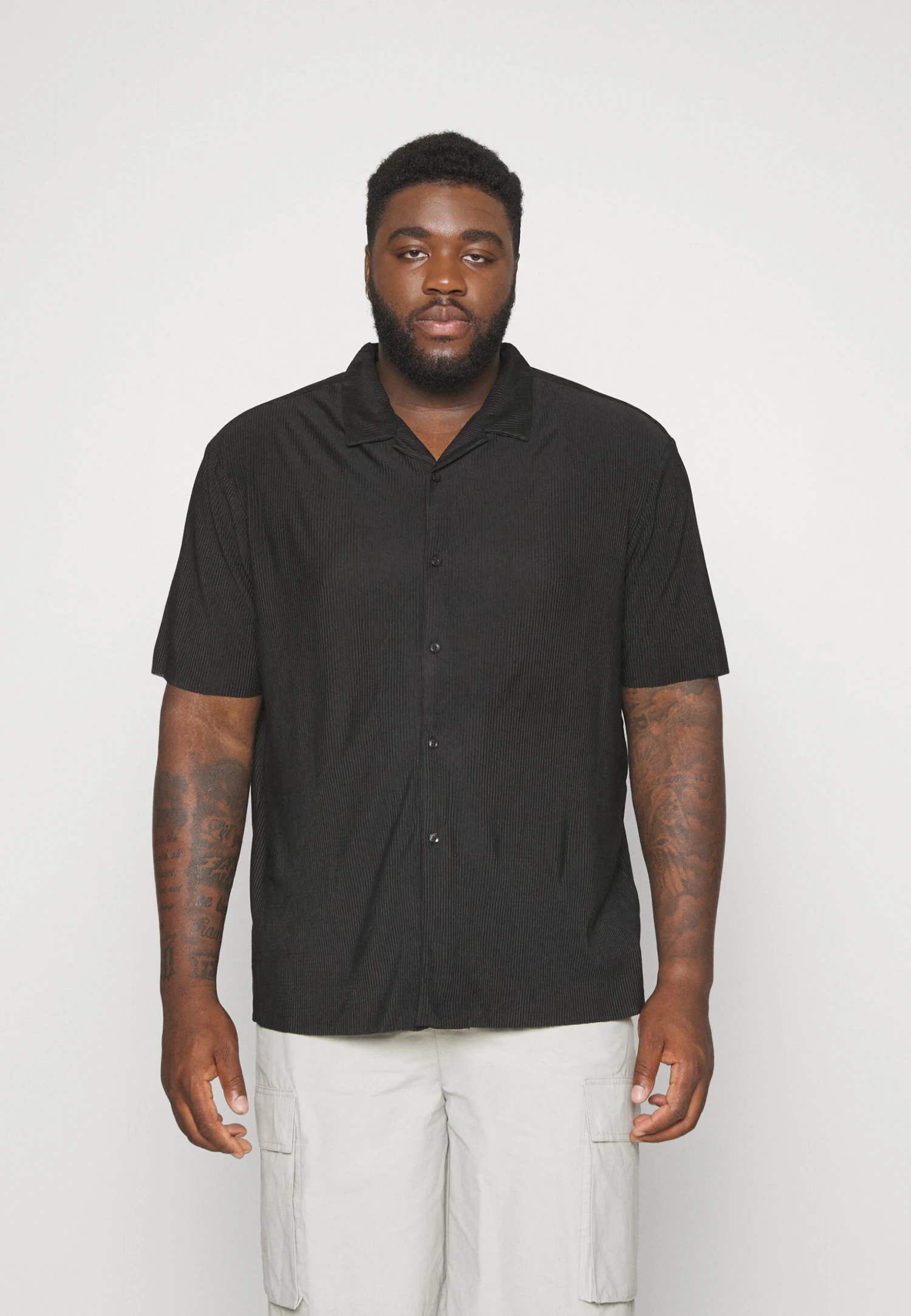 YOURTURN Plisse Shirt Unisex - Overhemd - Black 1 YOURTURN Plisse Shirt Unisex - Overhemd - Black