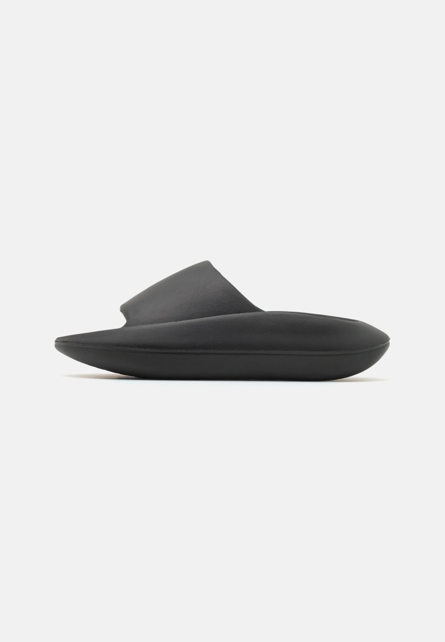YOURTURN Badslippers - Black 1 YOURTURN Badslippers - Black