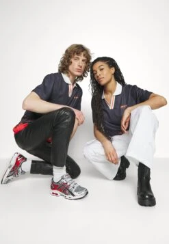 YOURTURN Unisex - Poloshirt - Black -Yourturn Verkoopwinkel 9ba93b2a214d4d7fa70de4e96441cad0