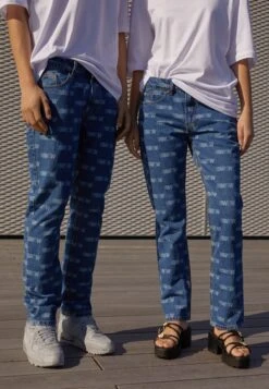 YOURTURN WincentWeiss Unisex - Straight Leg Jeans - Blue Denim 10 YOURTURN WincentWeiss Unisex - Straight Leg Jeans - Blue Denim -Yourturn Verkoopwinkel a5ddceb9deca42e4a92affcc74036bd6