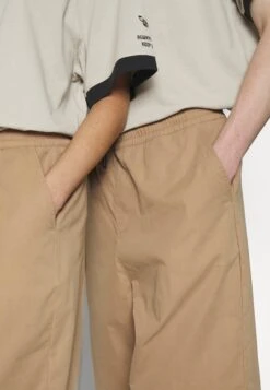 YOURTURN Genderless Parachute - Shorts - Brown -Yourturn Verkoopwinkel ad5b933259074bd2b8a2edc947805f80