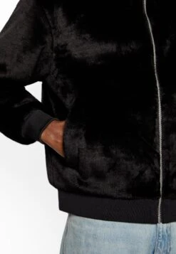 YOURTURN Winterjas - Black 11 YOURTURN Winterjas - Black -Yourturn Verkoopwinkel bd2c7c34dcc94e1bb50e04c04c1e2f8a