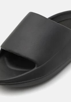 YOURTURN Badslippers - Black 11 YOURTURN Badslippers - Black -Yourturn Verkoopwinkel c5f53602b0f94c0e9e5d364964367df6