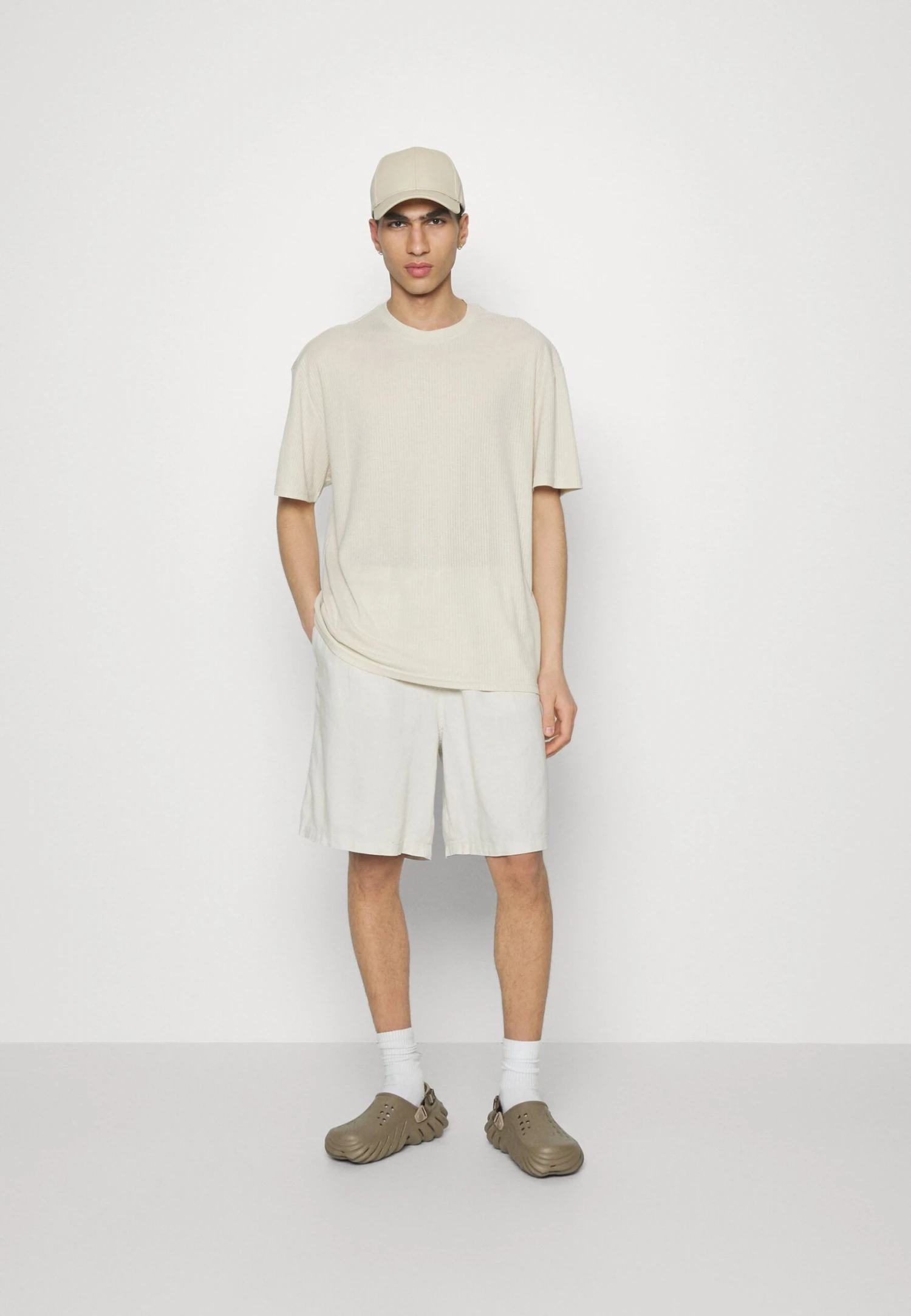 YOURTURN Unisex 2 Pack - T-Shirt Basic - Offwhite/Light Green 1 YOURTURN Unisex 2 Pack - T-Shirt Basic - Offwhite/Light Green