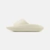 YOURTURN Badslippers - Off-White